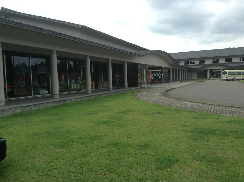 Kamiyu Onsen Club Hotel Uonuma Exterior photo